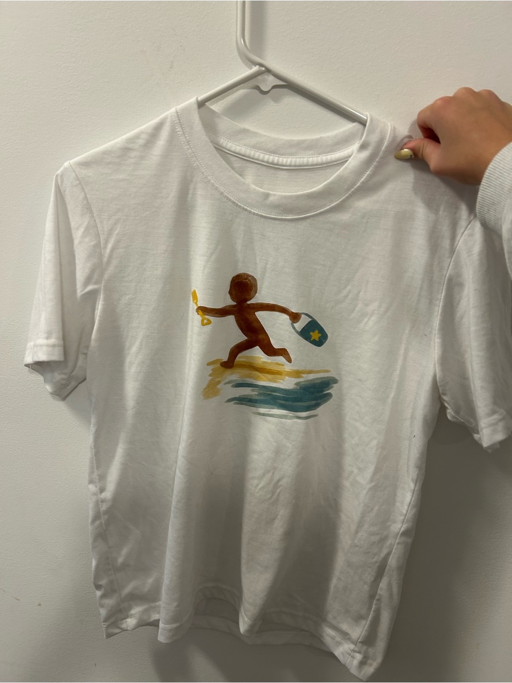 White Graphic Tee with Beach Runner Illustration
Size:S